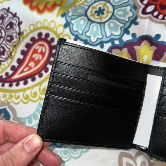 Michael Kors Wallet - Picture 6 of 7